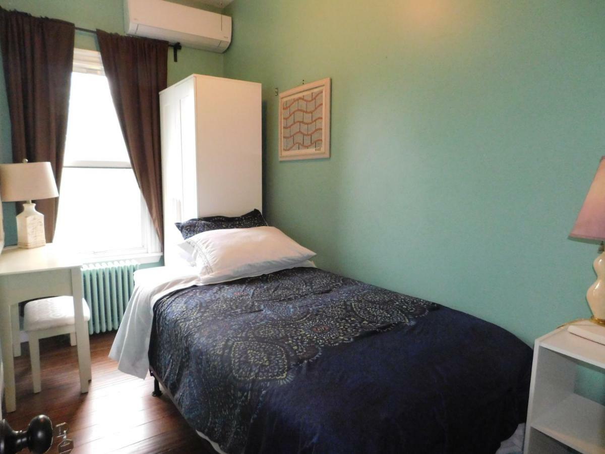 Alloggio in famiglia Private Rooms, Shared Bath In A Private Minutes From Logan Airport Boston